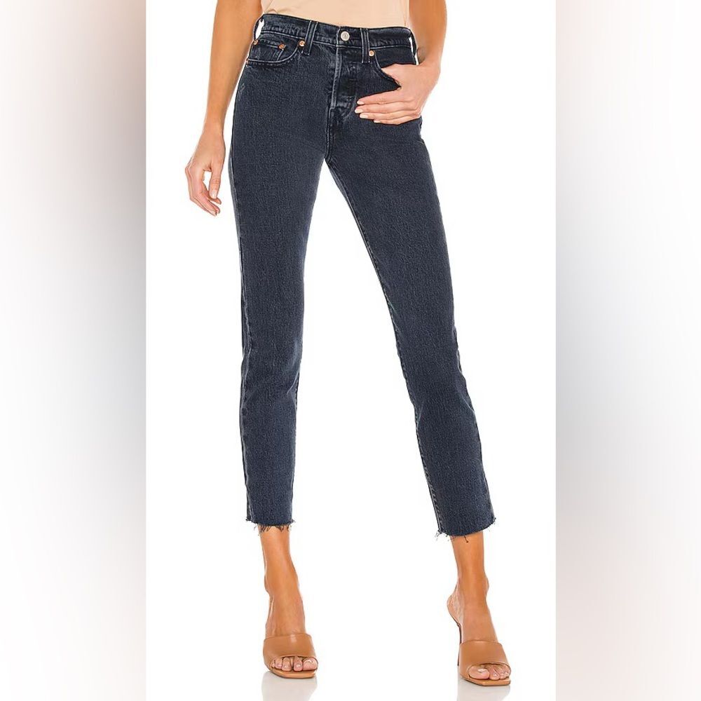 Levi's Premium Women's Wedgie Raw Hem Button Fly Stretch Jeans  |  Size:  27